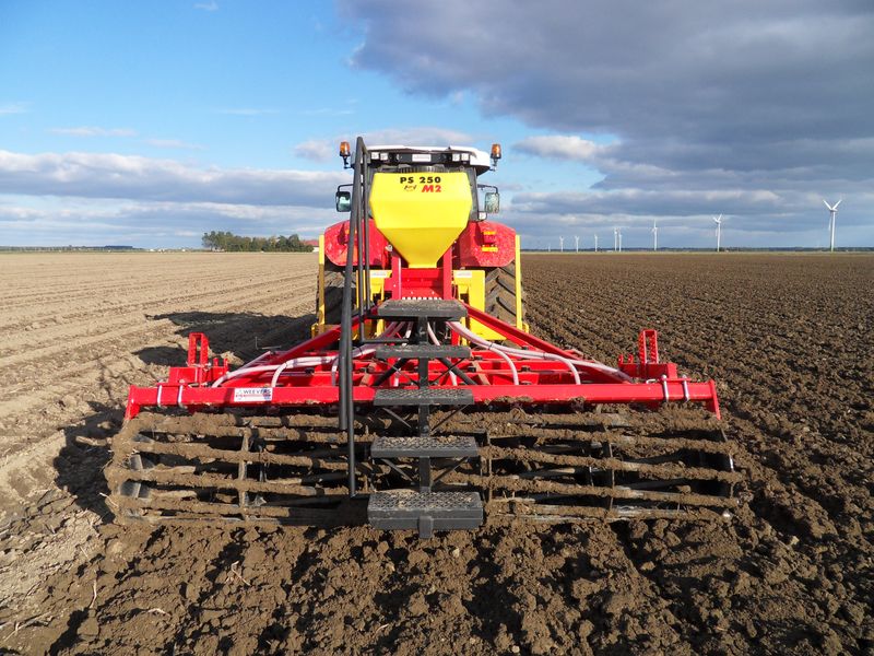 18 oktober 2010; 9,5 ha wintertarwe gezaaid