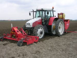 21 april 2006: aardappels poten