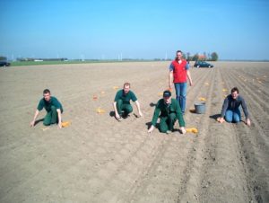 16 april 2003: aardappelen poten