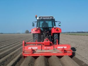 18 april 2003: aardappelruggen frezen