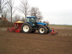 20 maart 2003: suikerbieten en vlas zaaien