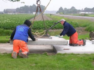 30 juni 2007; oprit in beton leggen