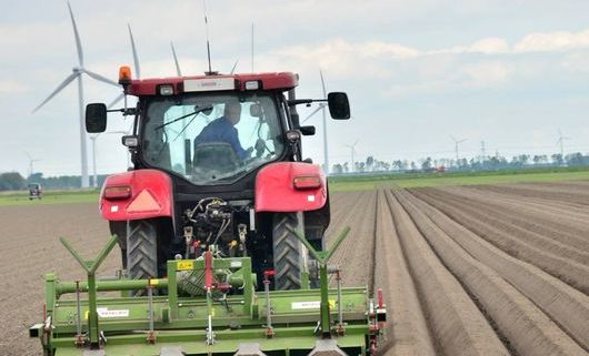 1,2 en 3 mei 2014; aardappelruggen frezen