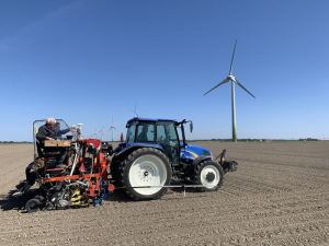 6 en 7 mei 2020; suikerbieten proefveld zaaien