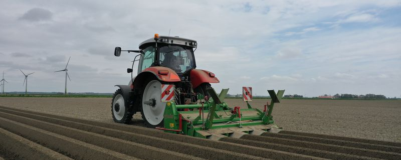 14 mei 2021; aardappel ruggen frezen, aanaarden