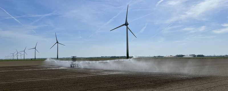 15 mei 2022; beregenen uien proefveld Seminis