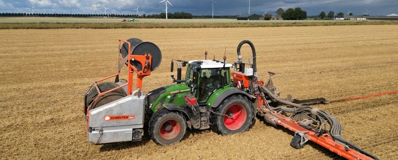 20 juli 2023; bemesten tarwe stoppel met varkensdrijfmest